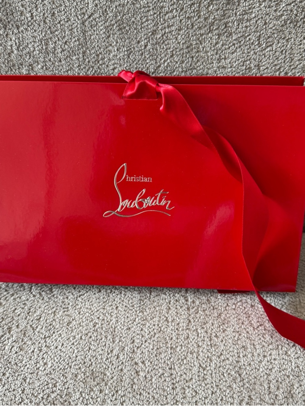 Christian Louboutin Gift Set: Charm, Mini Lavande Fetiche Perfume, Gift Box - Picture 6 of 9